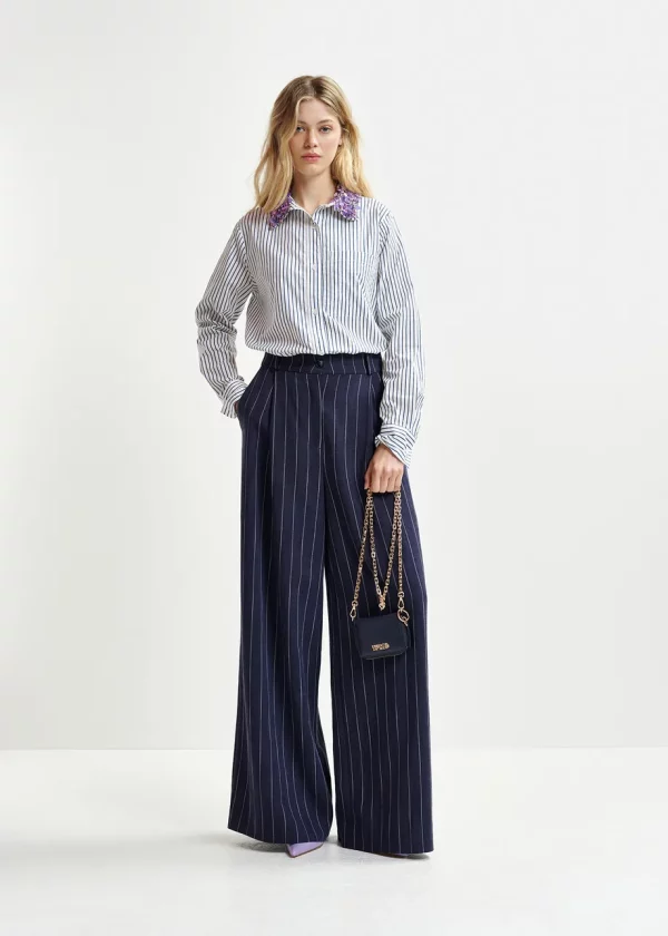 Pantalon large Essentiel à fines rayures bleu foncé et blanc