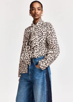 Chemise lavallière à imprimé léopard marron et crème